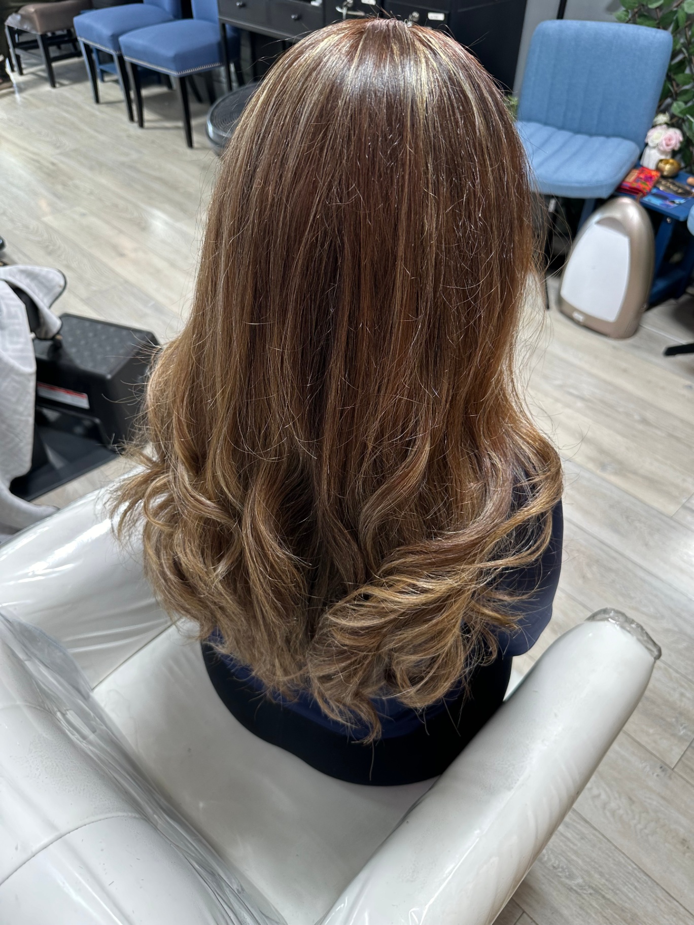 Auburn waves with blonde ends