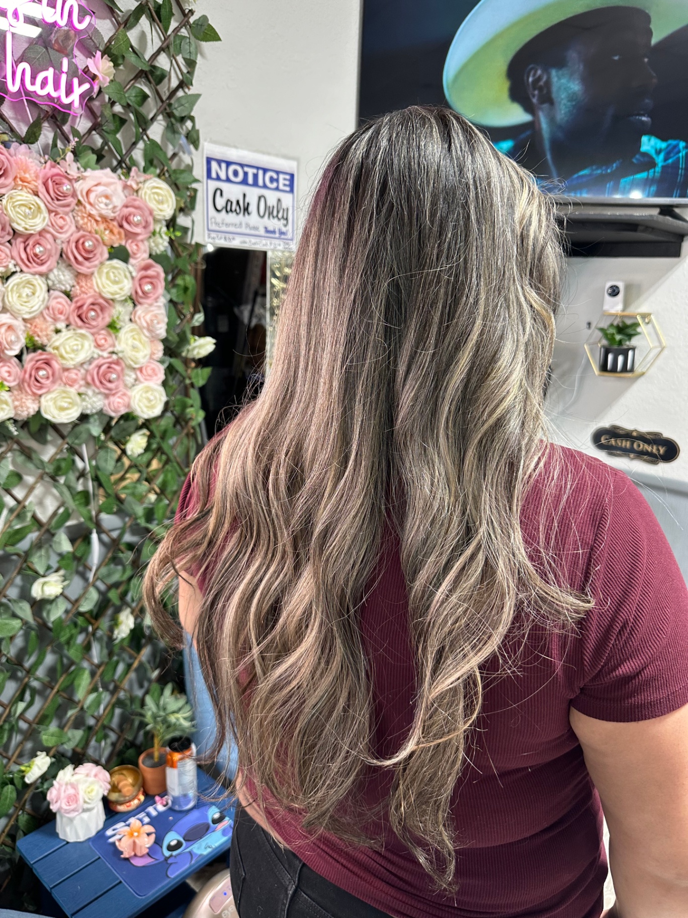 Ash blonde highlights, long beach waves